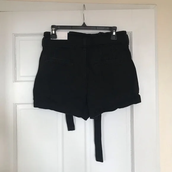 AE Paperbag Denim Mom cotton Short, high rise with belt, Onyx Black, size 6 - Picture 4 of 8